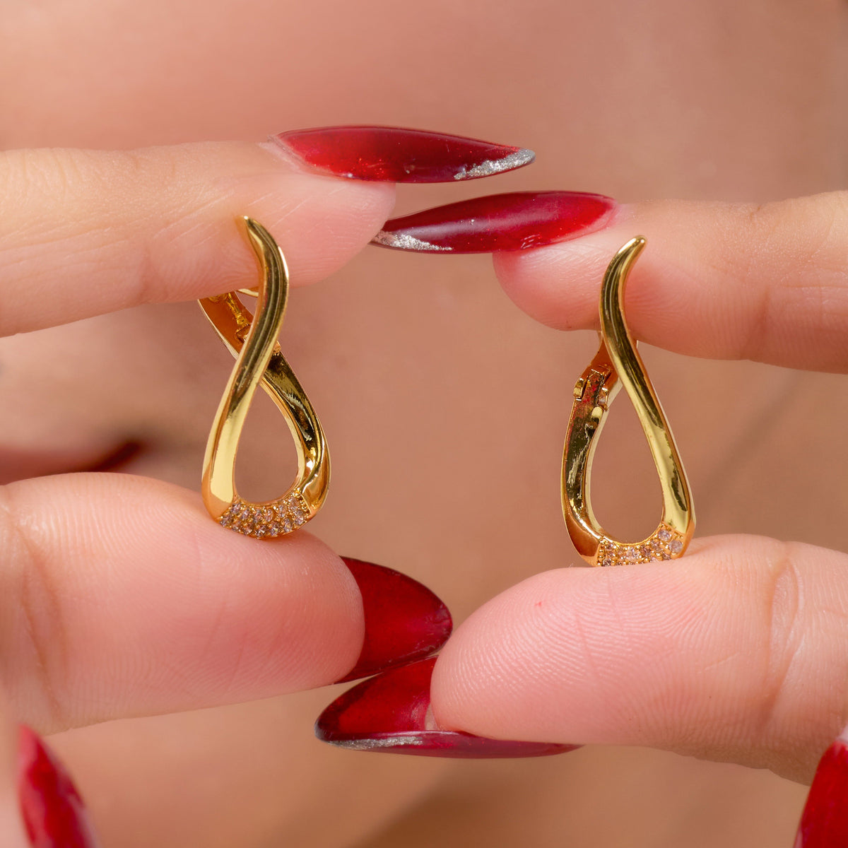 LuxeWave S-Curve Diamond Earrings