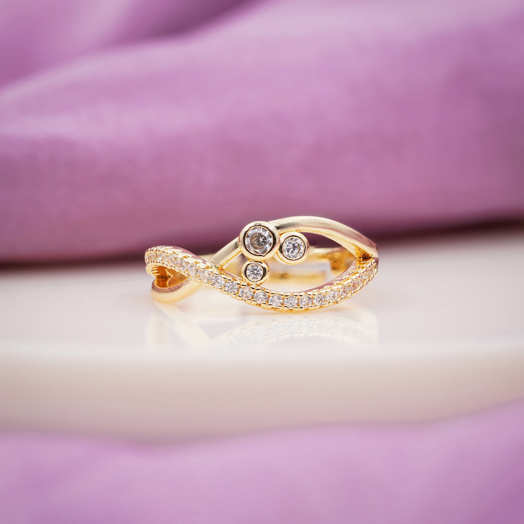 Royal Diamond Crossover Gold Ring
