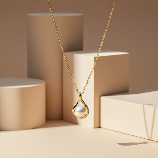 Teardrop Pearl Pendant Necklace