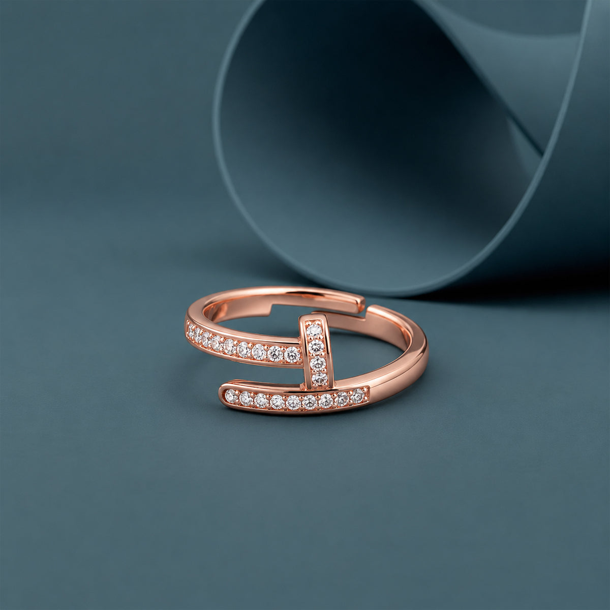 Elara Curve Ring
