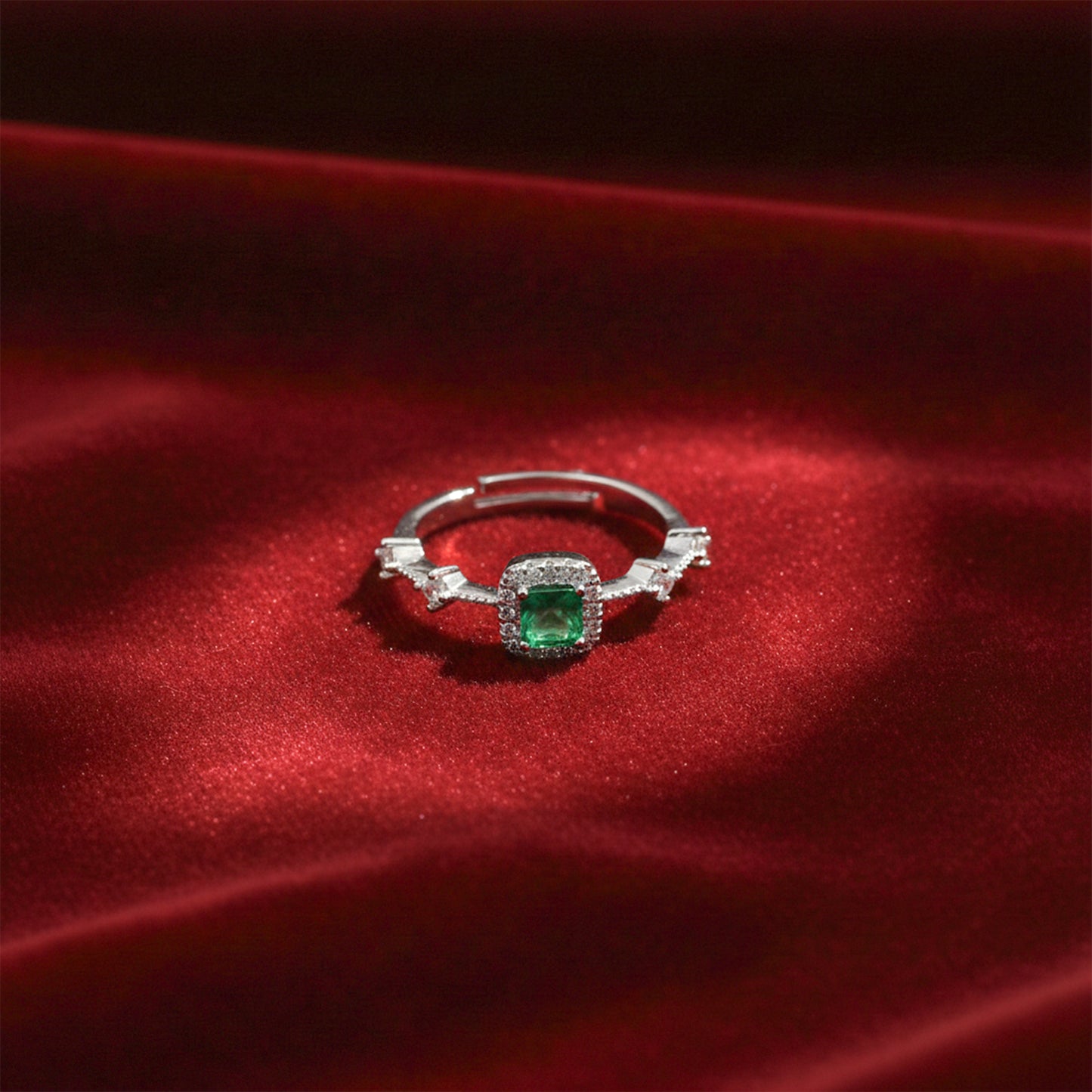 Emerald Glow Designer Ring