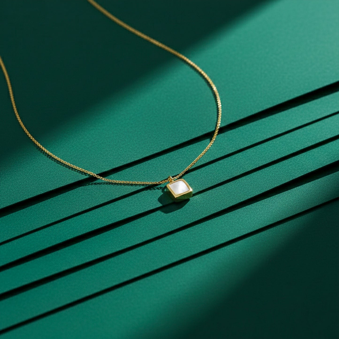 Chic Minimal Square Gold Necklace