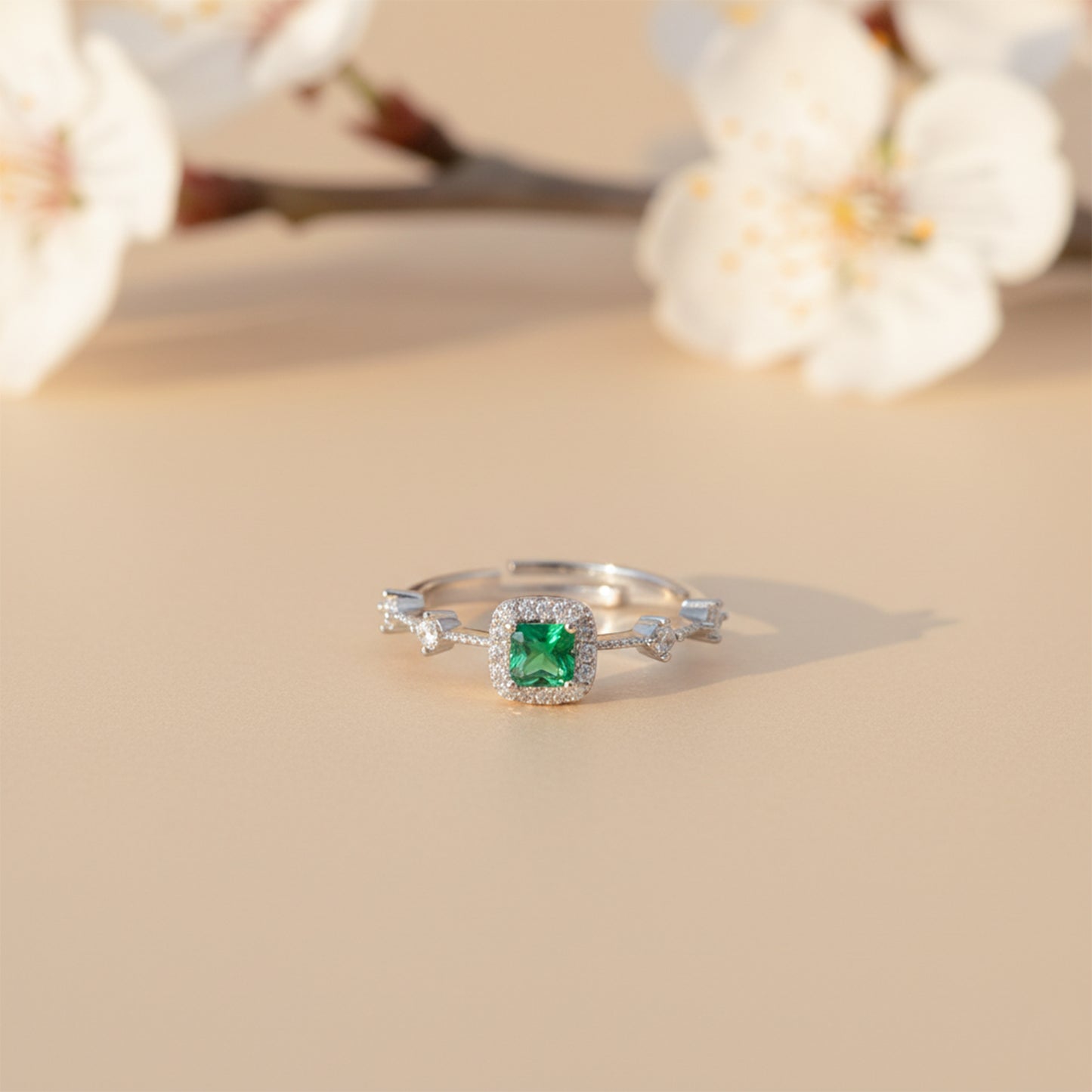 Emerald Glow Designer Ring