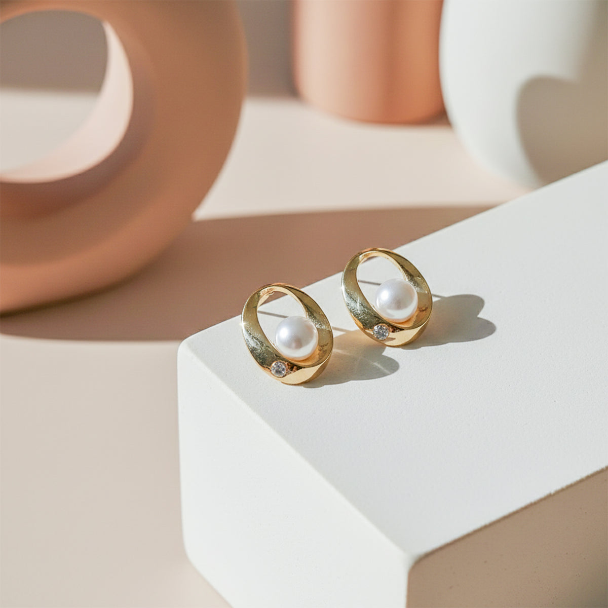 Aira Pearl Earrings