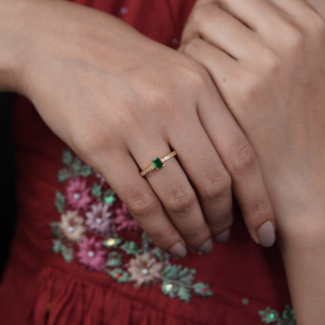Emerald Royale Solitaire Ring