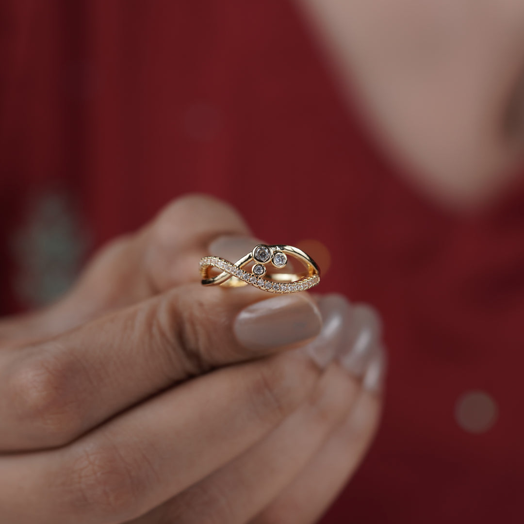 Royal Diamond Crossover Gold Ring