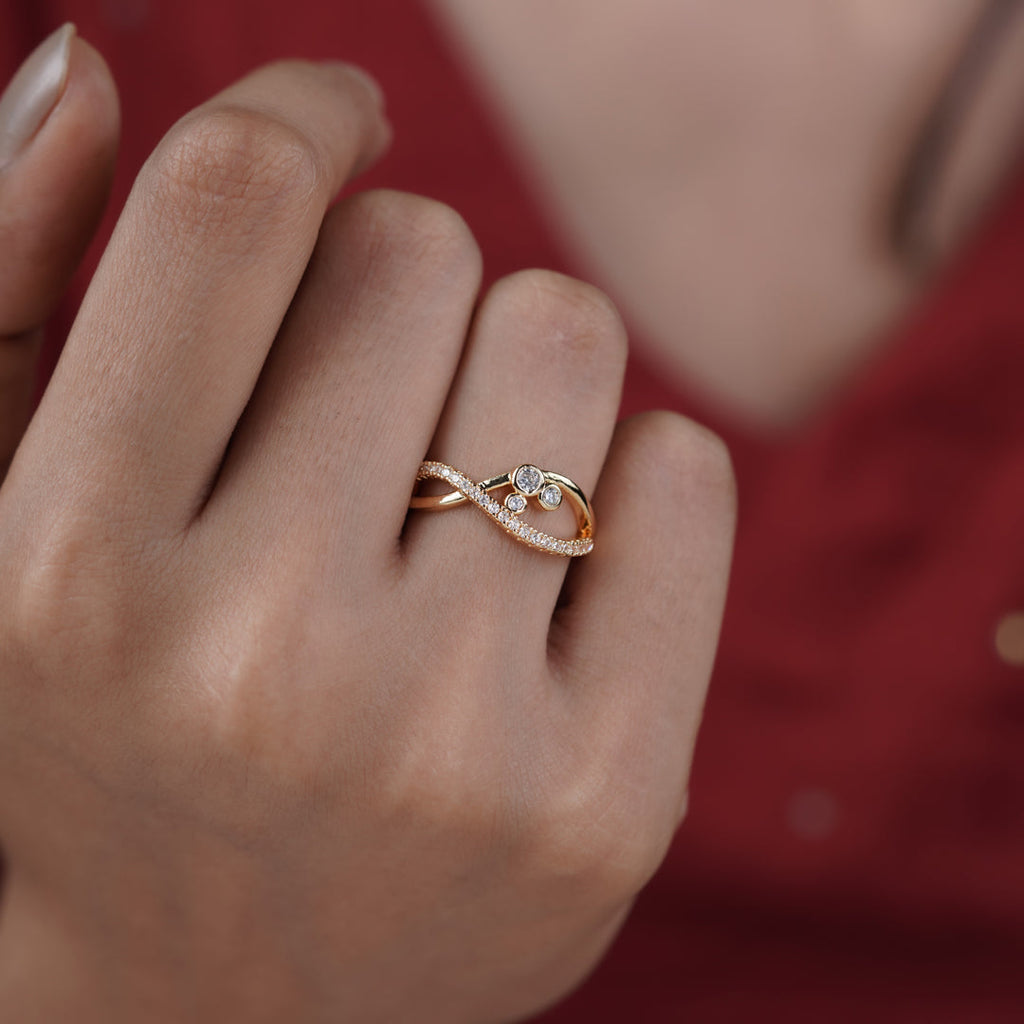 Royal Diamond Crossover Gold Ring