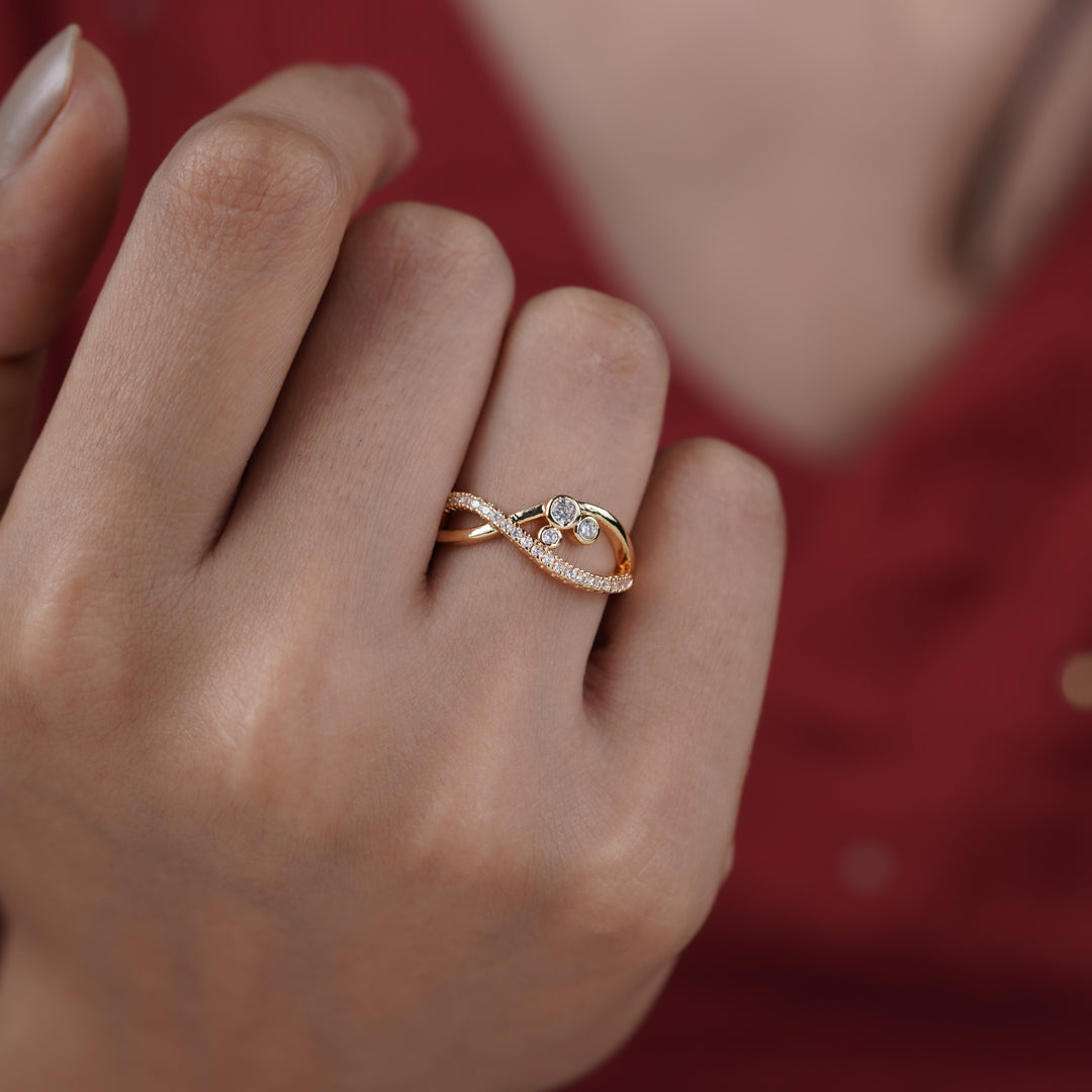 Royal Diamond Crossover Gold Ring