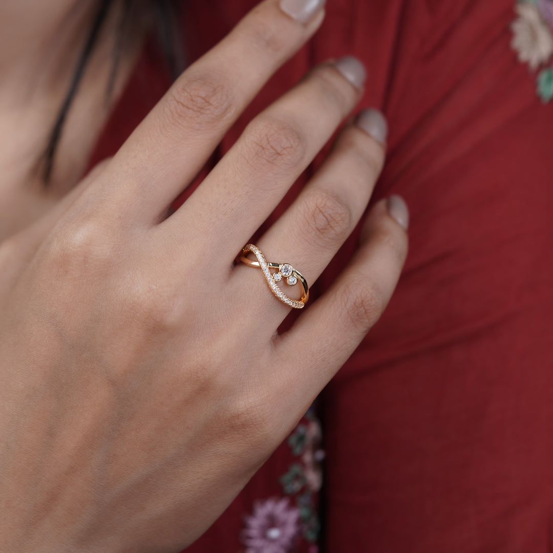 Royal Diamond Crossover Gold Ring