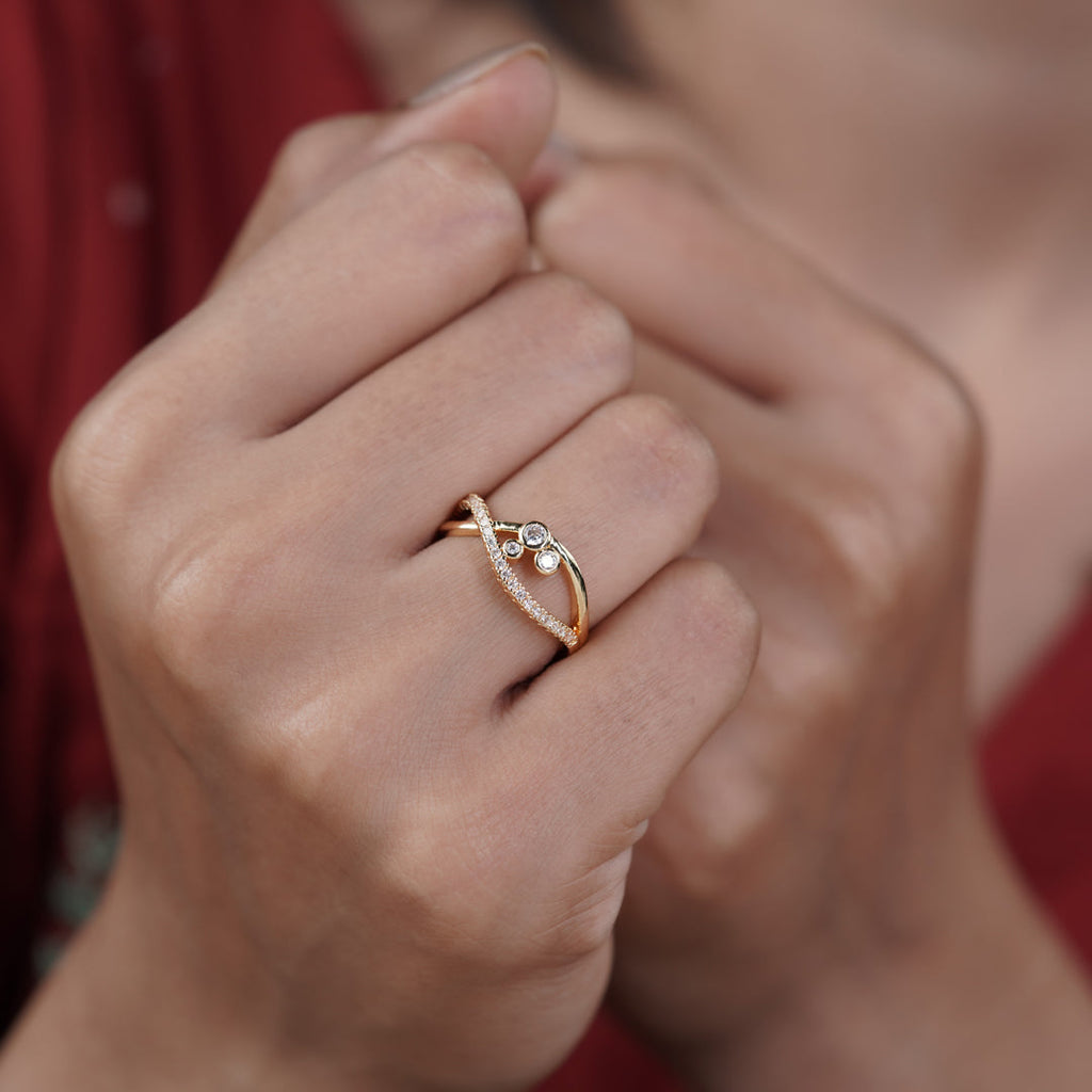 Royal Diamond Crossover Gold Ring