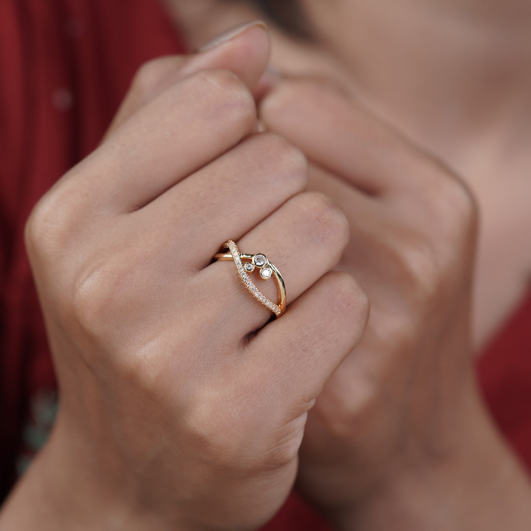 Royal Diamond Crossover Gold Ring