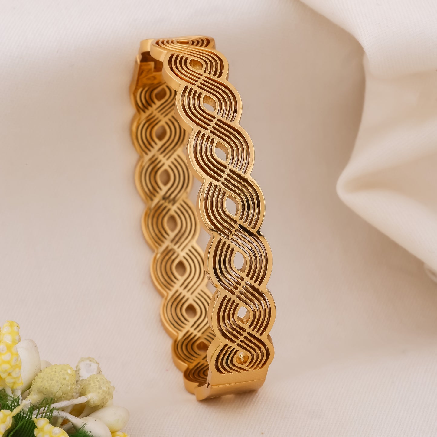 Infinity Wave Gold Kada